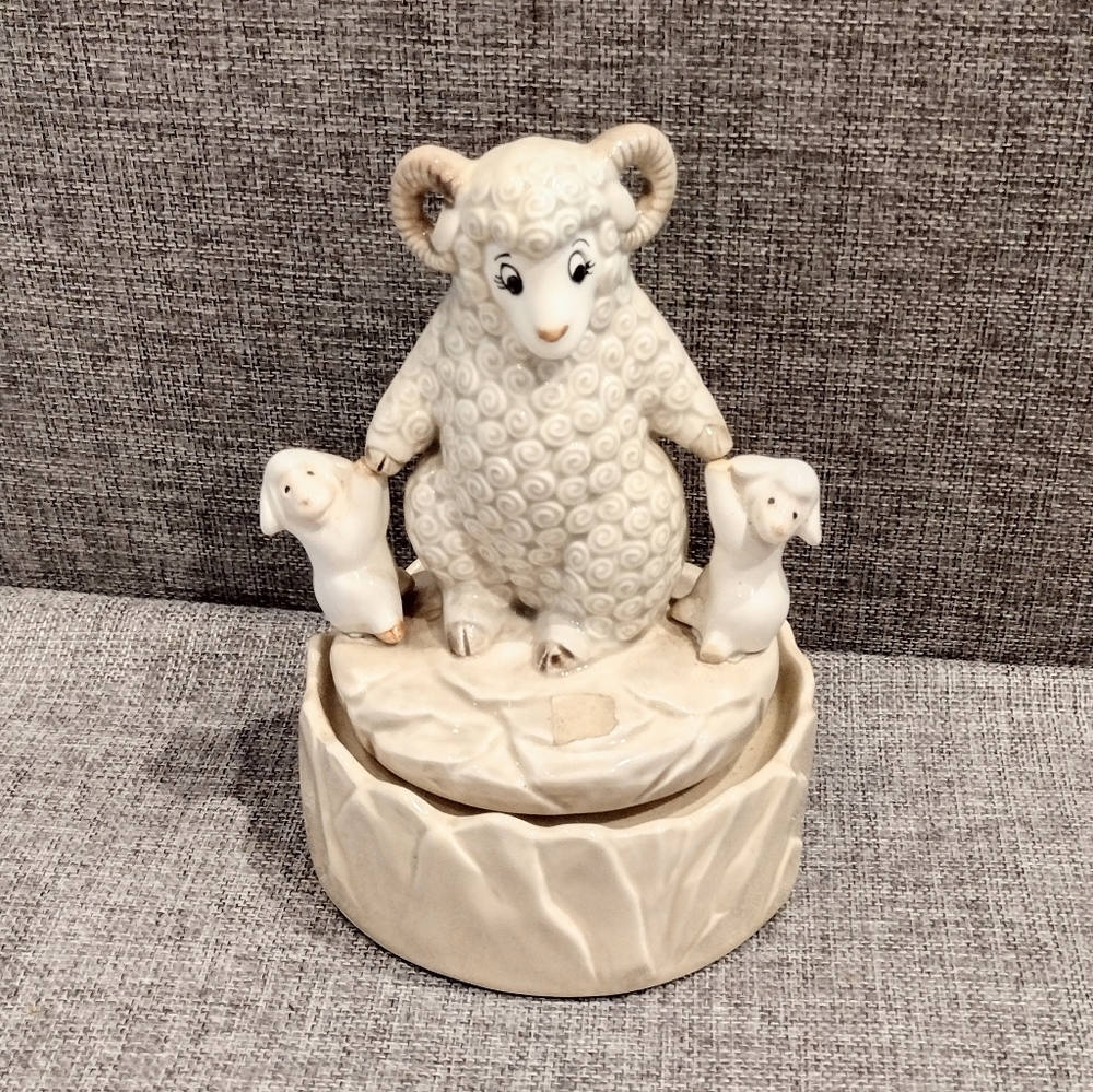 Mama Ram "Love Makes The World Go Round" Music Box